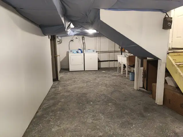 Whole House for Rent – 69 Shepherd St E, Windsor - Photo 8