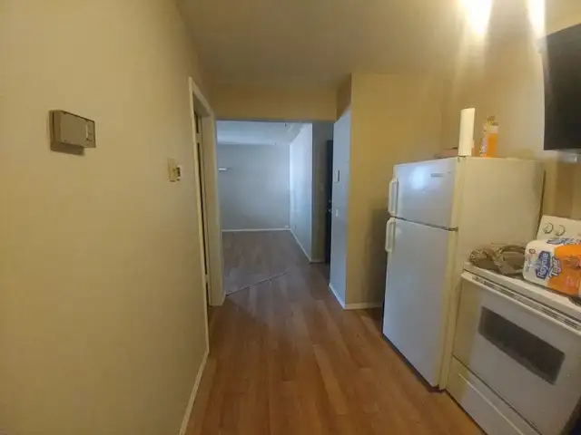 Whyte avenue apartment - Photo 2