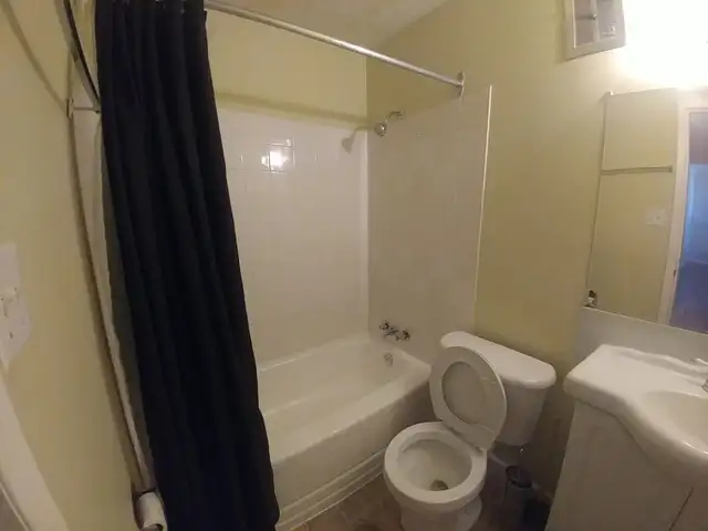 Whyte avenue apartment - Photo 7