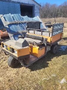 CUSHMAN WITH HYDRAULIC DUMPBOX 2 CYLINDER GAS ENGINE