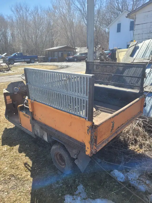CUSHMAN WITH HYDRAULIC DUMPBOX 2 CYLINDER GAS ENGINE - Photo 3