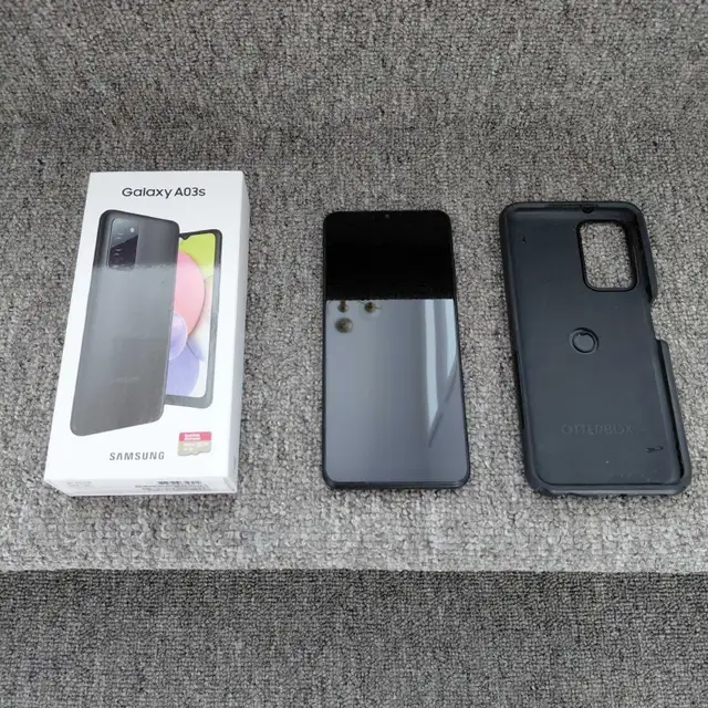 Samsung Galaxy A03s avec étui et carte SD