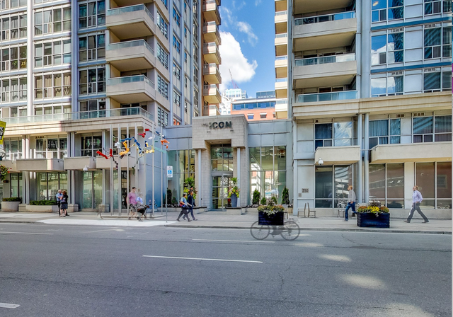 May 1st, Private Furnished Room/Den, Downtown King/John, F Only - Photo 4