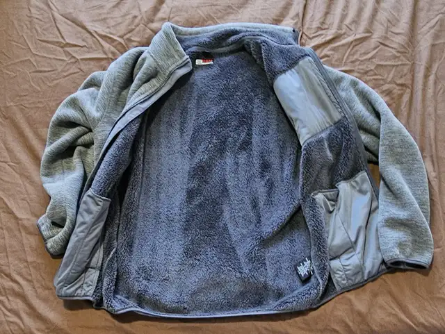 BRAND NEW MEN'S ZIP UP FLEECE JACKET WITH 1 CAP (LARGE - GREY) - Photo 2