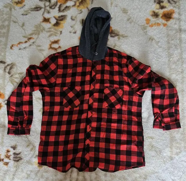 BRAND NEW MEN'S RED AND BLACK PLAID FLANNEL HOODIE SHIRT (XL)