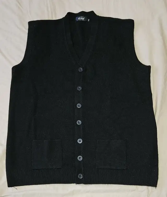 BRAND NEW MEN'S ETAM BLACK KNIT VEST WITH BUTTONS (XL - BLACK)