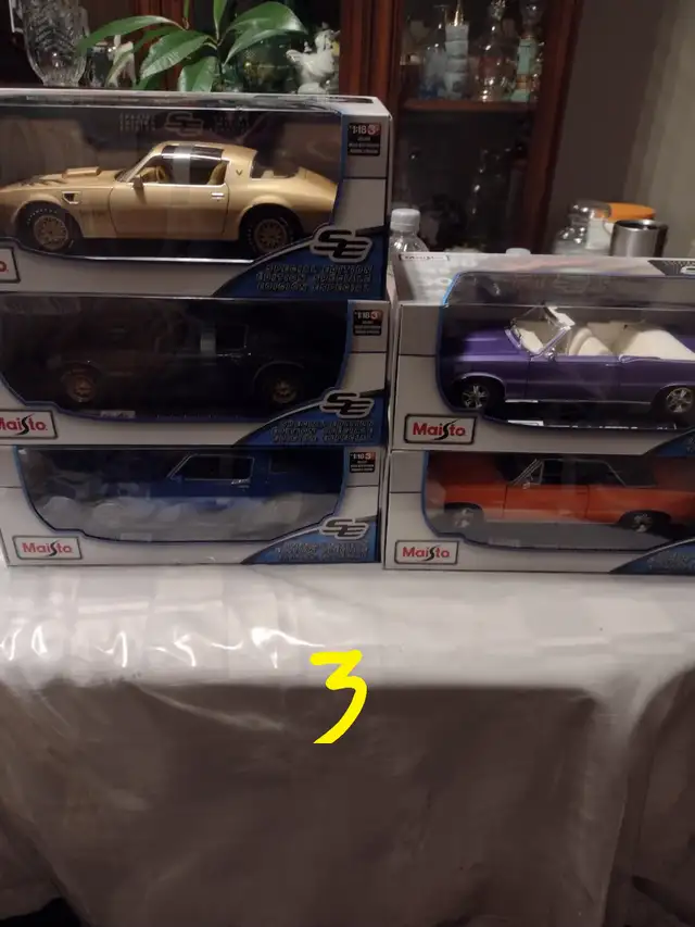 Maisto Diecast 1:18 Cars #2 - Photo 3