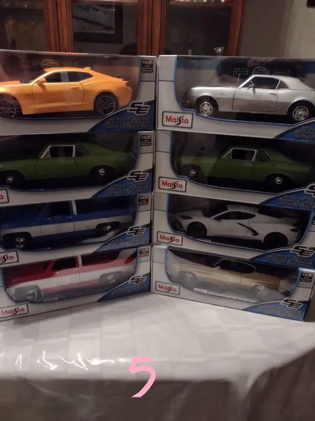 Maisto Diecast 1:18 Cars #2 - Photo 5