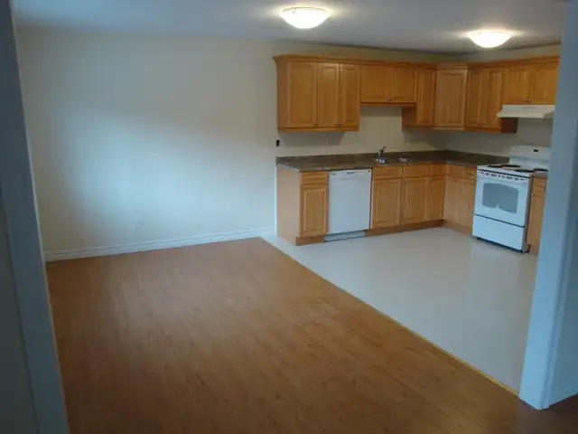 NEW SUDBURY/KINGSWAY AREA - Photo 2