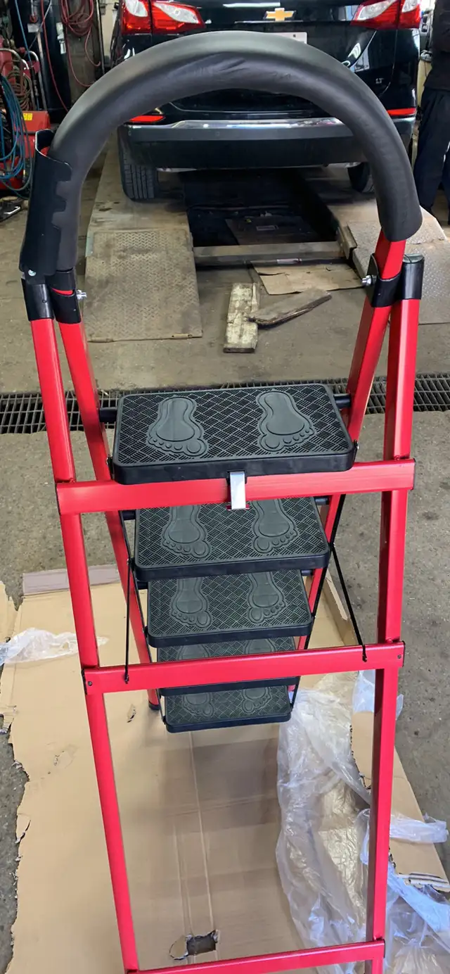 Five step ladder, lightweight, stepstool, portable, folding - Photo 3