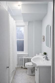 Four Bedroom Student Home in a Prime Downtown Guelph Location! - Photo 4