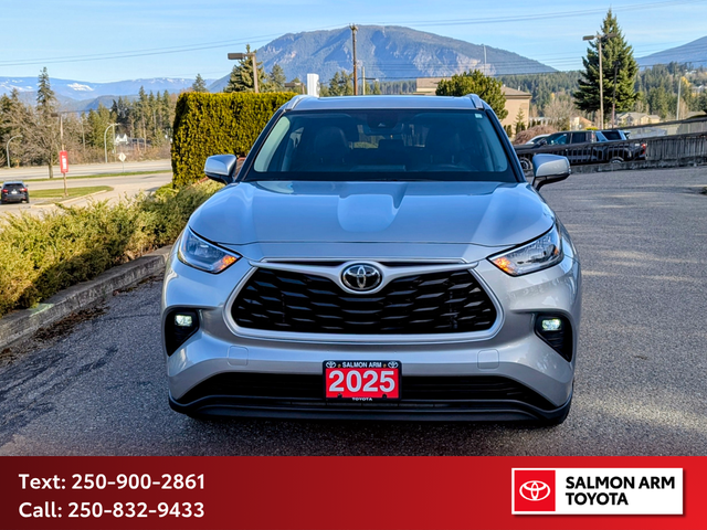 2025 Toyota Highlander XLE XLE AWD, NEW TIRES, NEAR NEW BRAKES - Photo 2