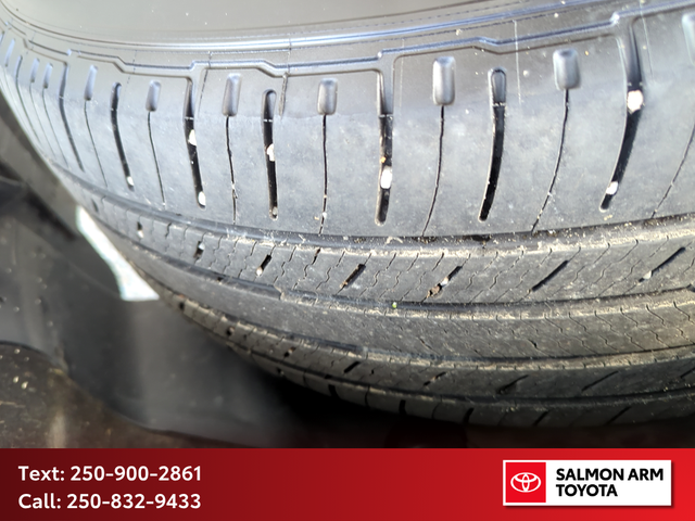 2025 Toyota Highlander XLE XLE AWD, NEW TIRES, NEAR NEW BRAKES - Photo 7