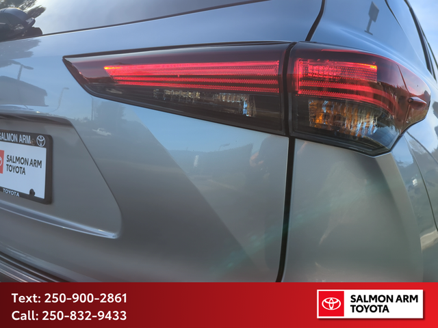 2025 Toyota Highlander XLE XLE AWD, NEW TIRES, NEAR NEW BRAKES - Photo 11