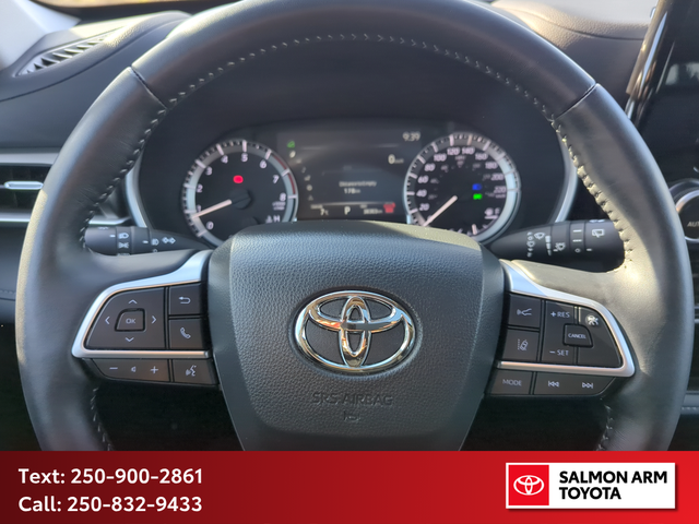 2025 Toyota Highlander XLE XLE AWD, NEW TIRES, NEAR NEW BRAKES - Photo 14