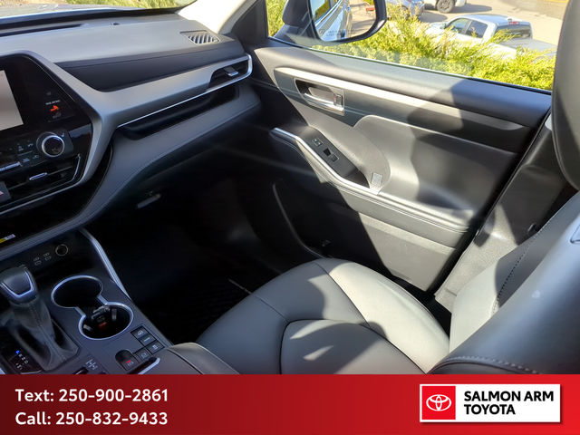 2025 Toyota Highlander XLE XLE AWD, NEW TIRES, NEAR NEW BRAKES - Photo 25