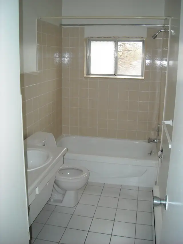 Clean 2BDRM, Quiet Residential Neighbourhood-ALL INCLUSIVE! - Photo 2