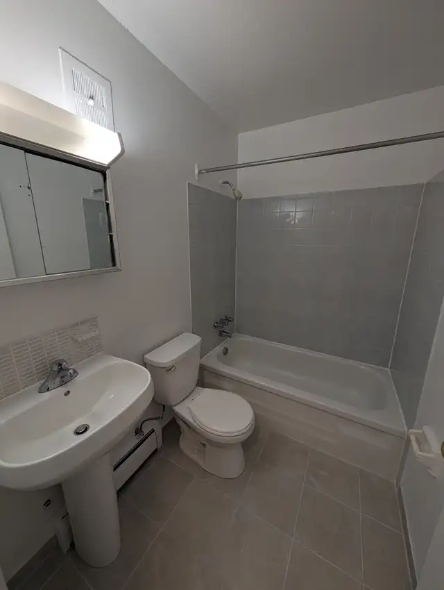 1 Bedroom Apartment - 2685 King St E, Hamilton! - Photo 7