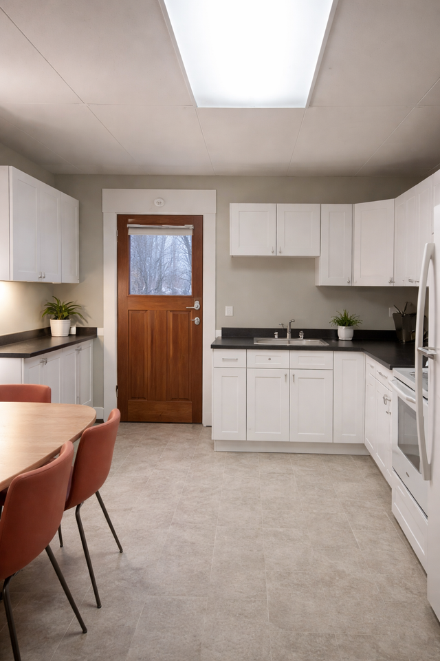 Four Bedroom Student Home in a Prime Downtown Guelph Location! - Photo 5