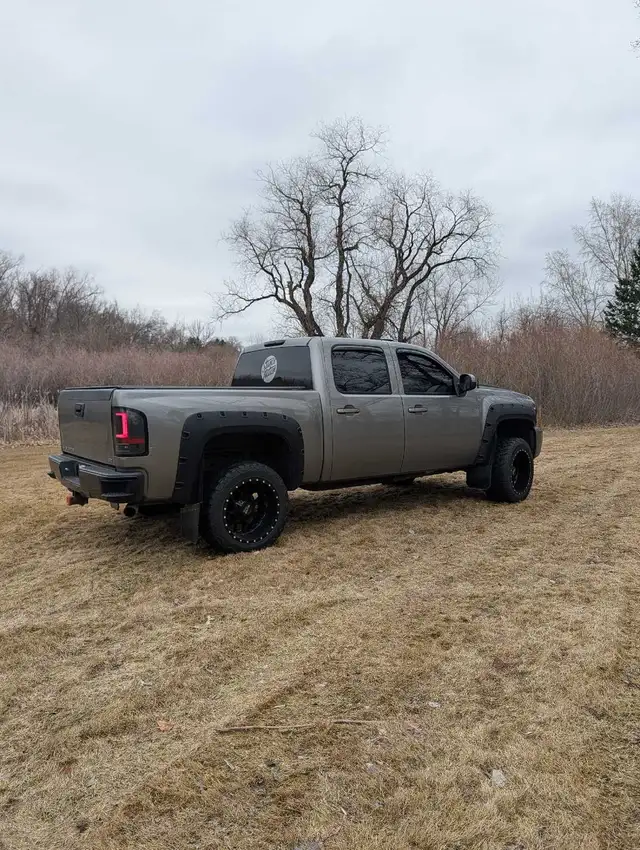 2008 Chevrolet Silverado 1500 LTZ Crew Cab 4X4 - Photo 4