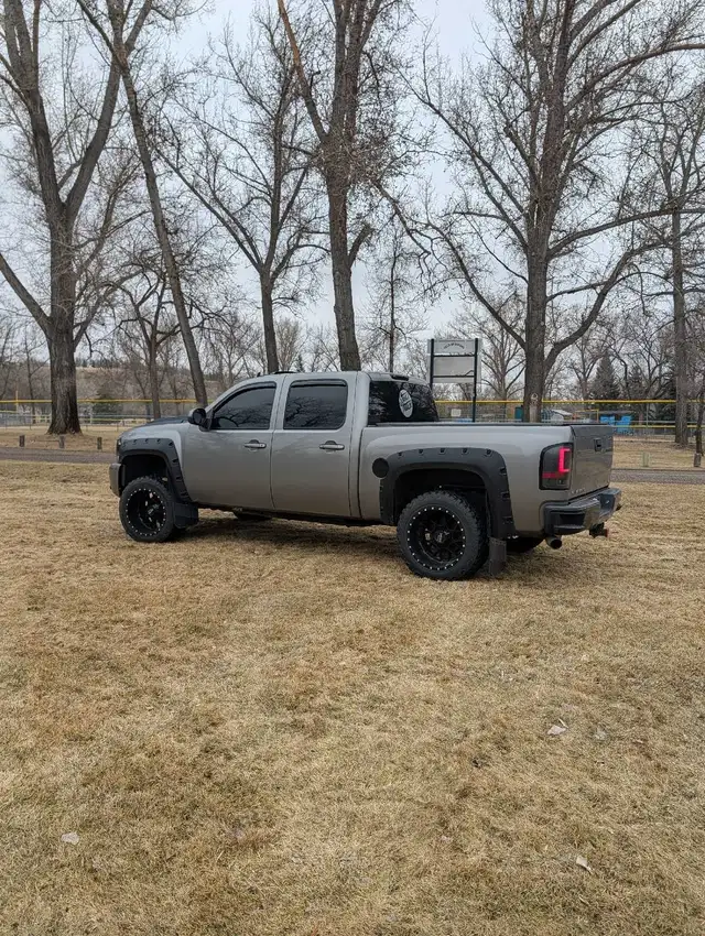 2008 Chevrolet Silverado 1500 LTZ Crew Cab 4X4 - Photo 5