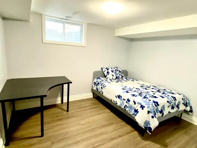 Available Furnished Room for rent 5min walk to Algonquin College - Photo 2
