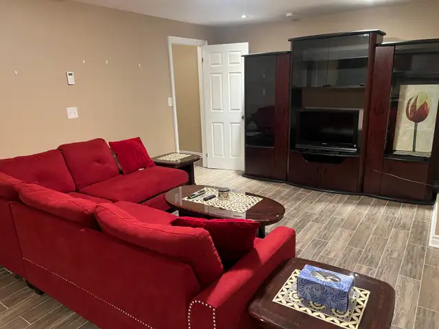 IN LAW SUITE Separate entrance 2 bedroom 1200sq/ft basement apar - Photo 3