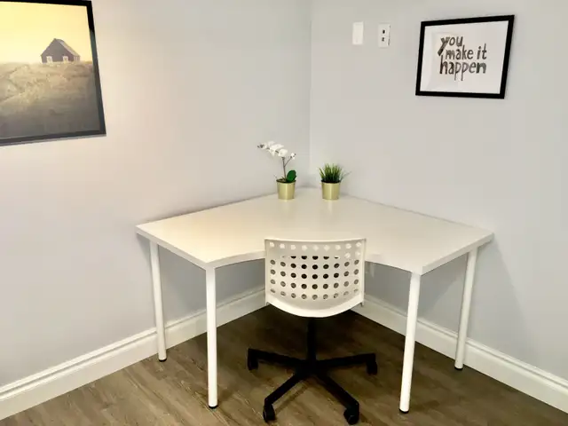 Furnished Room for rent Only 5 minutes walk to Algonquin College - Photo 2