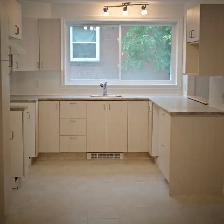 5 ½ Ground floor (detached triplex) with parking - Ahuntsic