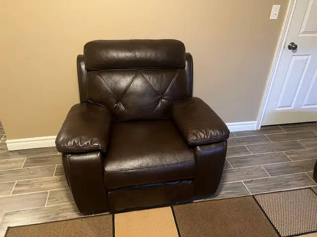 Dark brown leather recliner love seat & chair seat. Used In - Photo 3