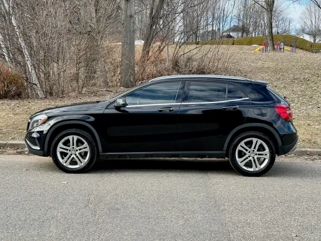 Mercedes-Benz GLA 250 4MATIC 2017 Noir - Bas kilométrage, jamais - Photo 3