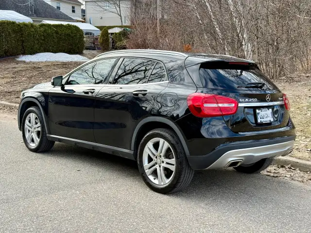 Mercedes-Benz GLA 250 4MATIC 2017 Noir - Bas kilométrage, jamais - Photo 4