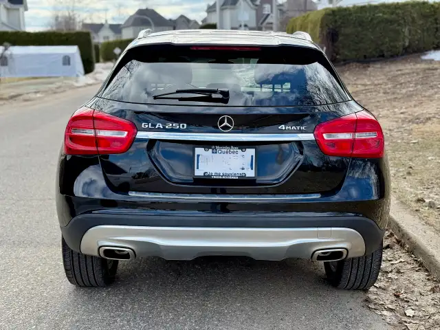 Mercedes-Benz GLA 250 4MATIC 2017 Noir - Bas kilométrage, jamais - Photo 5