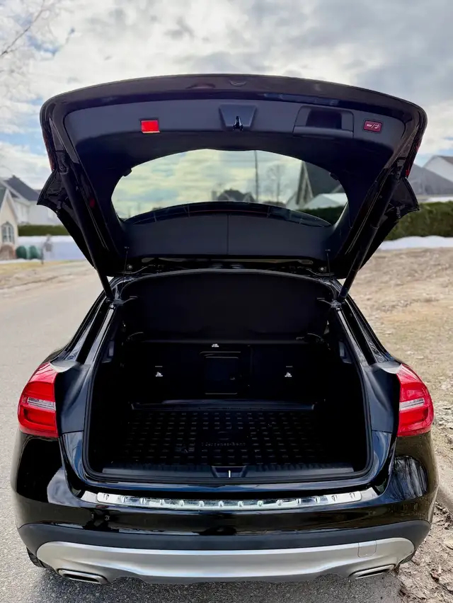 Mercedes-Benz GLA 250 4MATIC 2017 Noir - Bas kilométrage, jamais - Photo 6