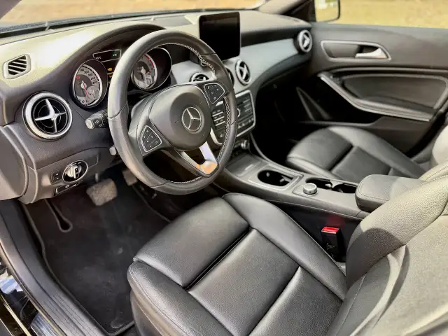 Mercedes-Benz GLA 250 4MATIC 2017 Noir - Bas kilométrage, jamais - Photo 8