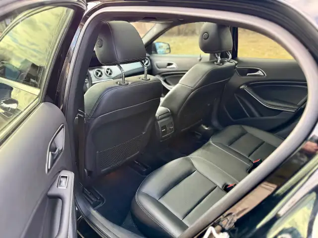 Mercedes-Benz GLA 250 4MATIC 2017 Noir - Bas kilométrage, jamais - Photo 9