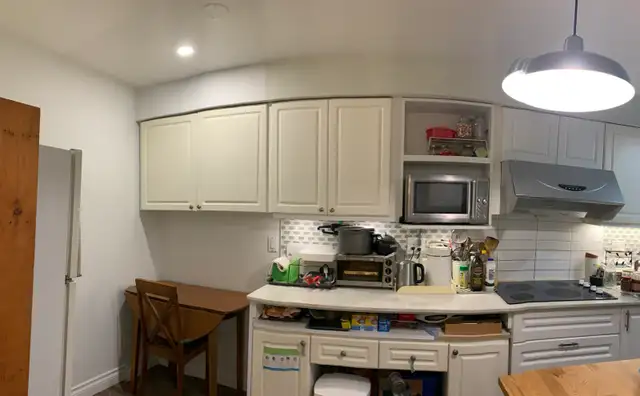 Bright Room near Seneca College - Photo 8