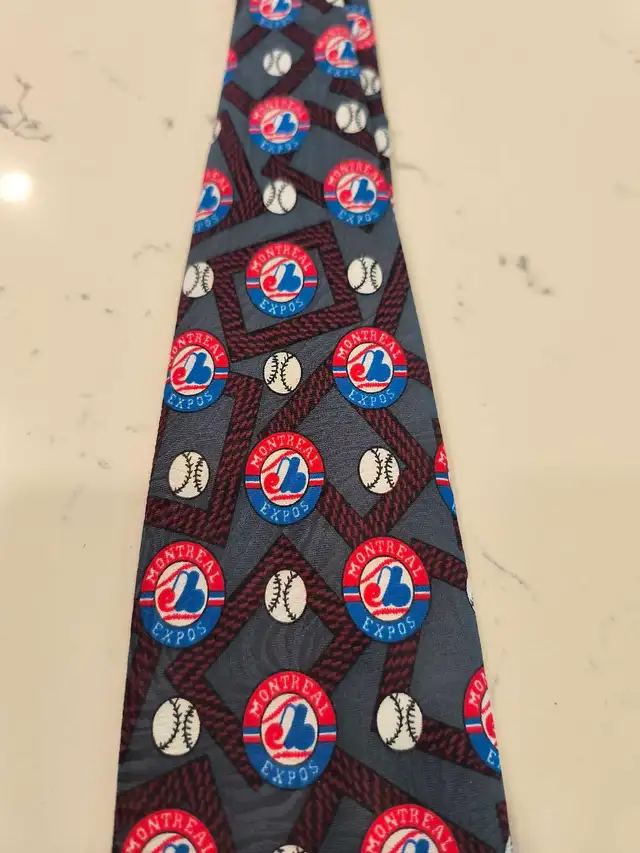 Montreal Expos and Looney Toons Tie. - Photo 3