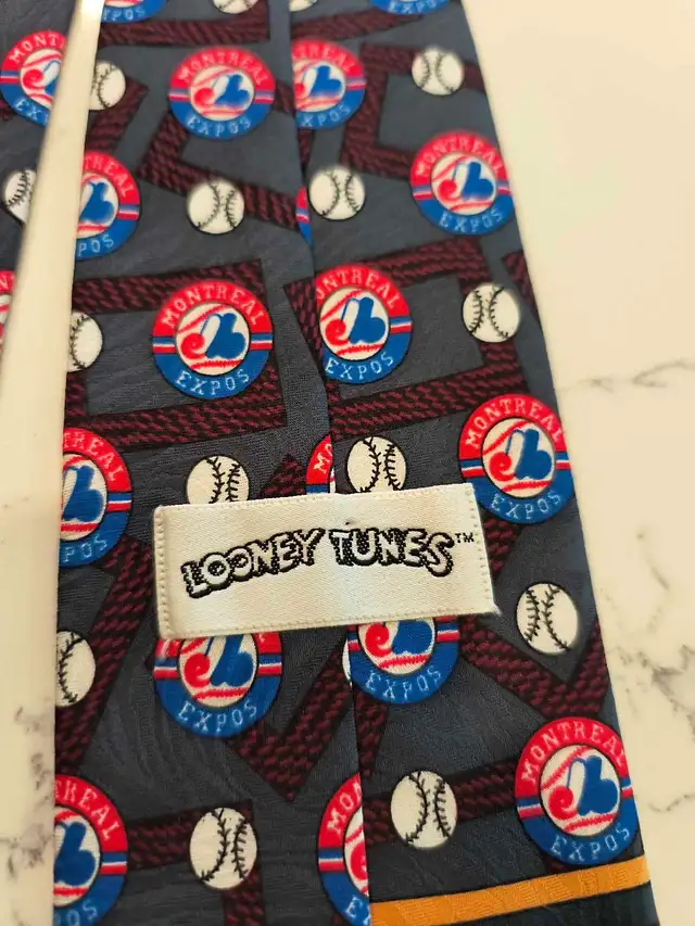 Montreal Expos and Looney Toons Tie. - Photo 5