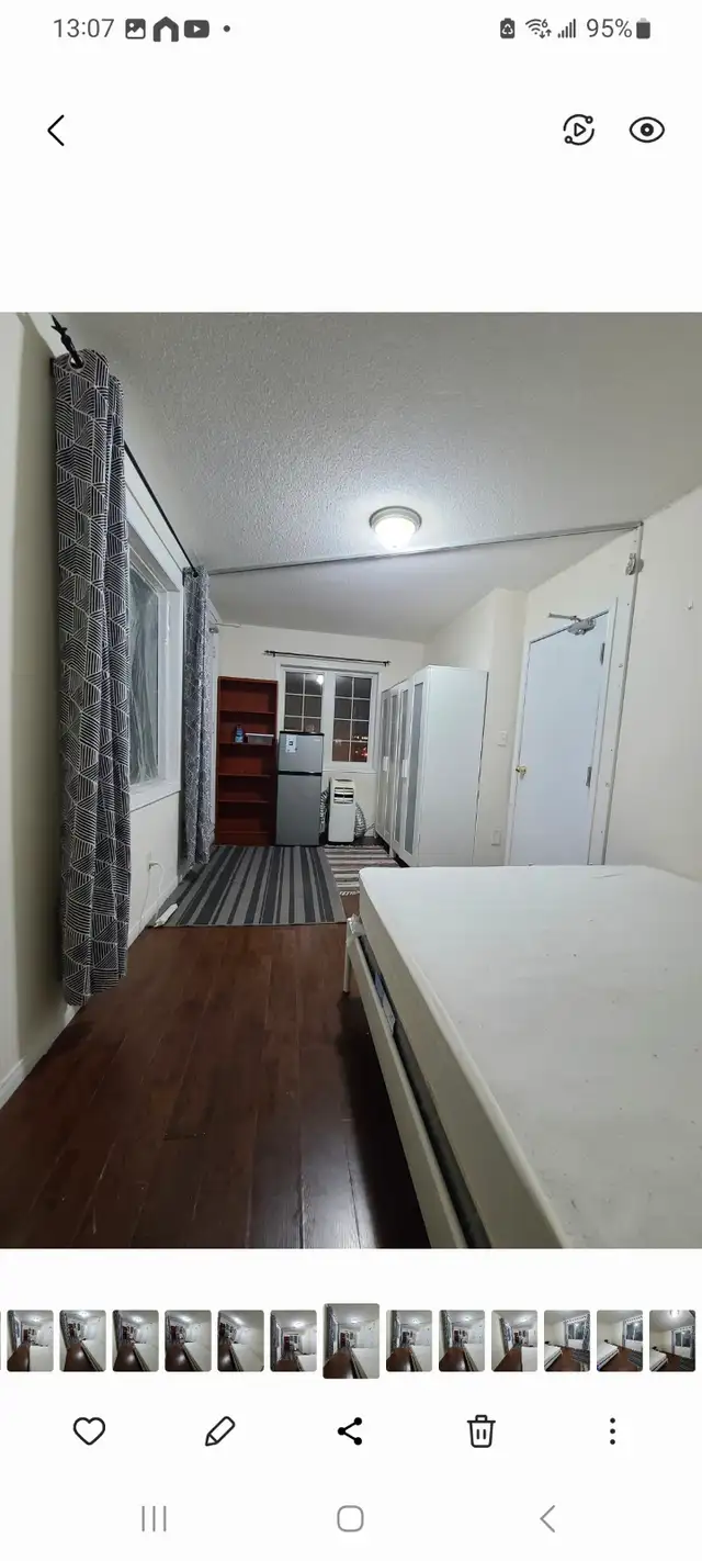 Rooms Minutes walk Finch west subway station, York U campus - Photo 2