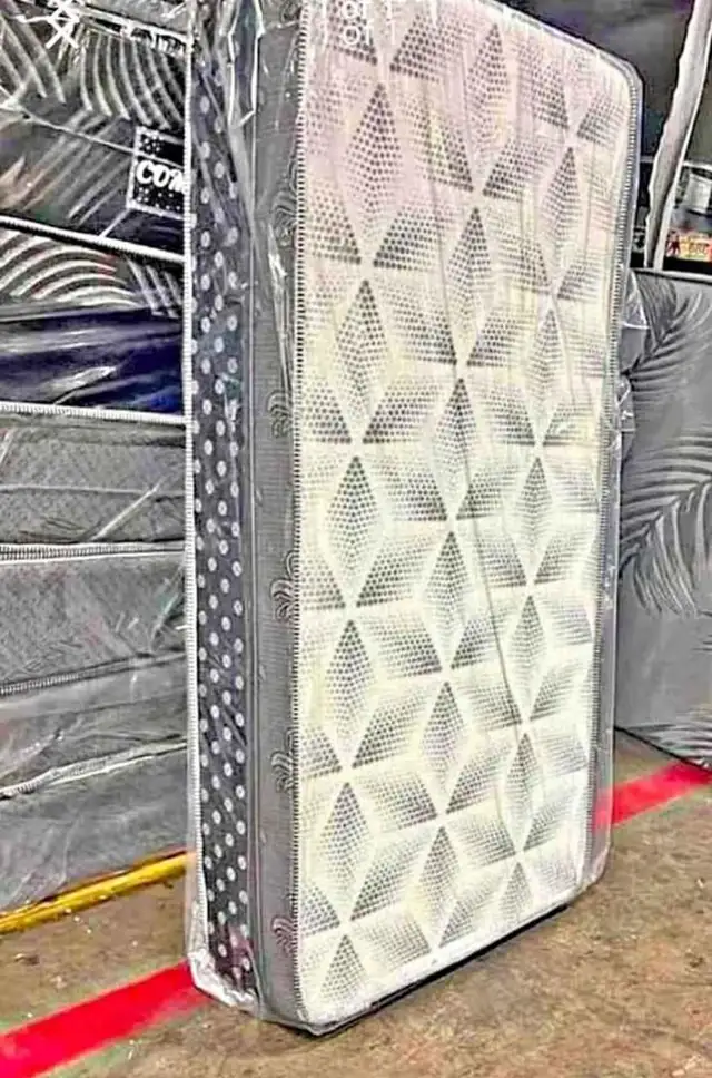 'Mattress' Twin Mattress / Full Mattress : Queen Mattress