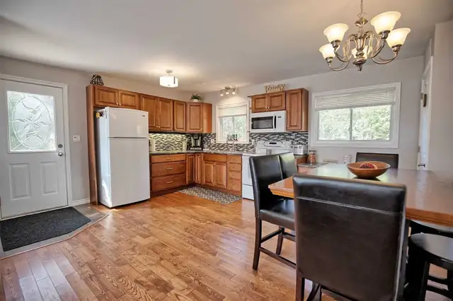 2 Bedroom Cottage-Style Home w/ Lake Access – Near Bobcaygeon - Photo 4