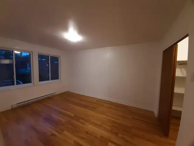Large 9½ (5½ Basement) Plex For Rent Ville StLaurent/Ahuntsic - Photo 5