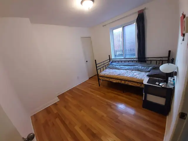 Large 9½ (5½ Basement) Plex For Rent Ville StLaurent/Ahuntsic - Photo 8