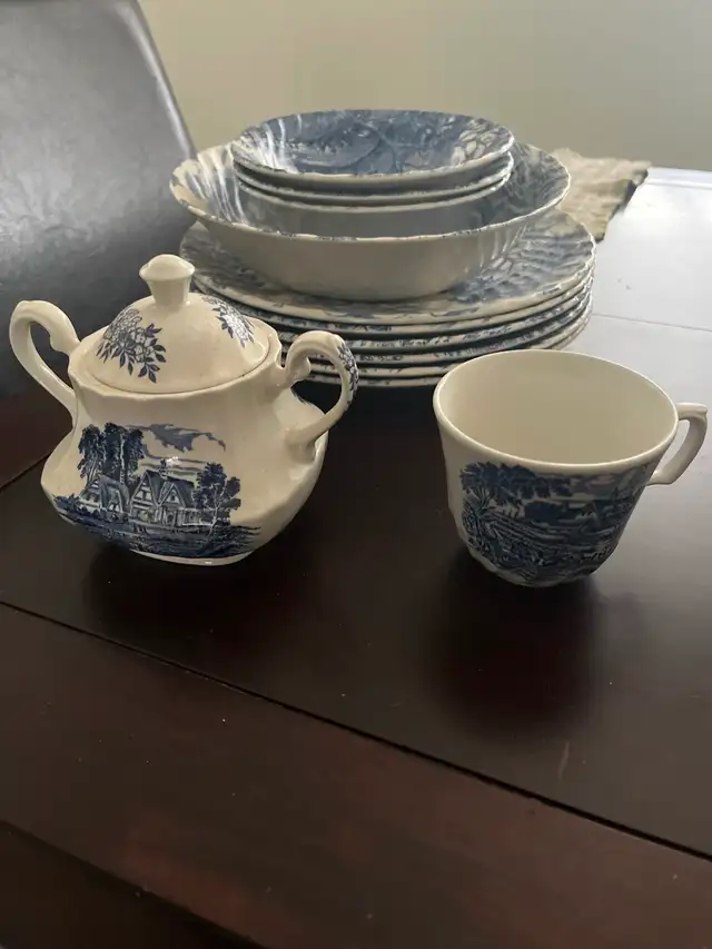 Antique Dishes - Photo 3