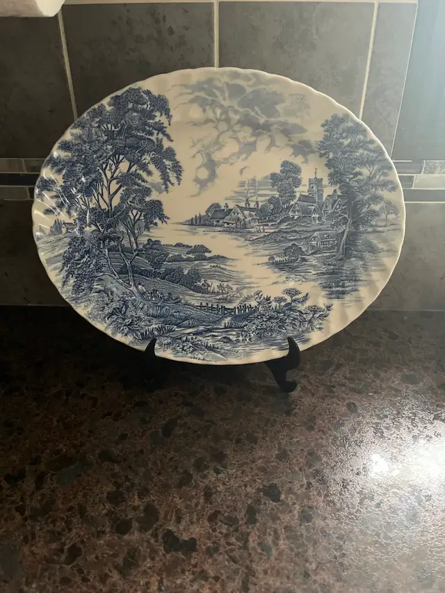 Antique Dishes - Photo 4