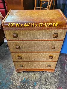 Commode vintage en bois – Style Art déco - 65$