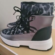 Brand New Michael Kors women winter waterproof boots Size 9