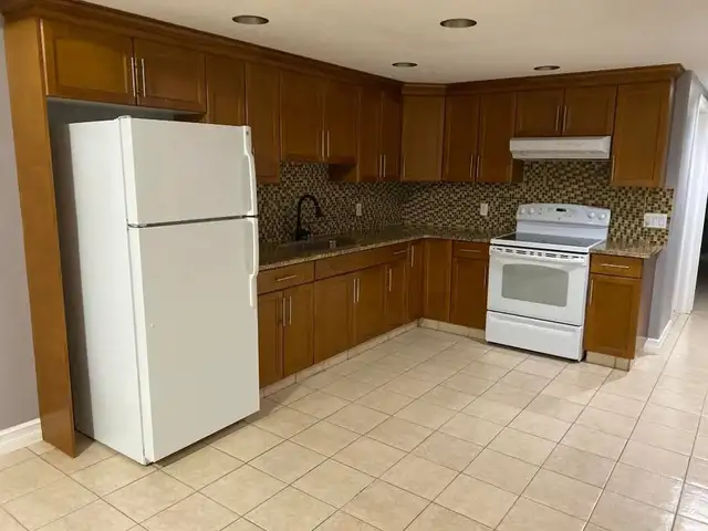 Summerside - Walkout 1 Bdrm Basement Suite - All utilities incl. - Photo 4