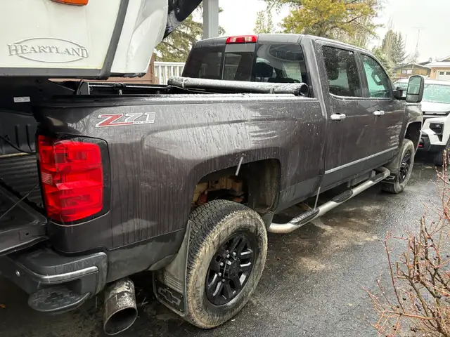 2015 Chev 3500hd Z71 LTZ - Photo 4